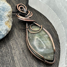 Load image into Gallery viewer, Labradorite Pendant